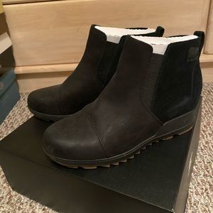 Sorel Evie pull-on booties.